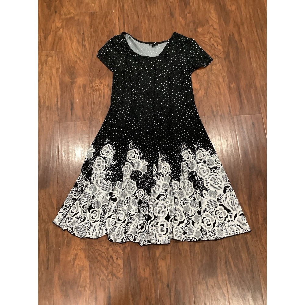 Sami & Jo Dress Size Small Textured Lace Print Front